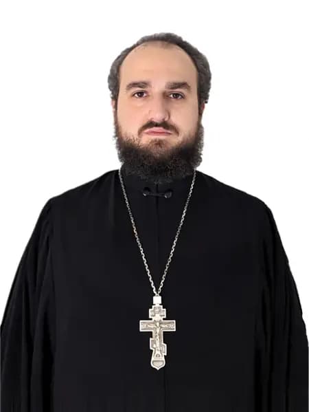 Священник Роман Ахундов
